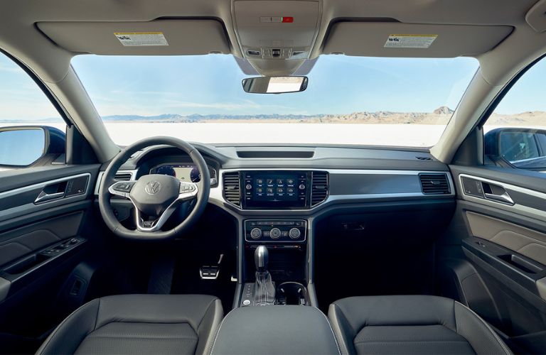 The cockpit in the 2023 Volkswagen Atlas.